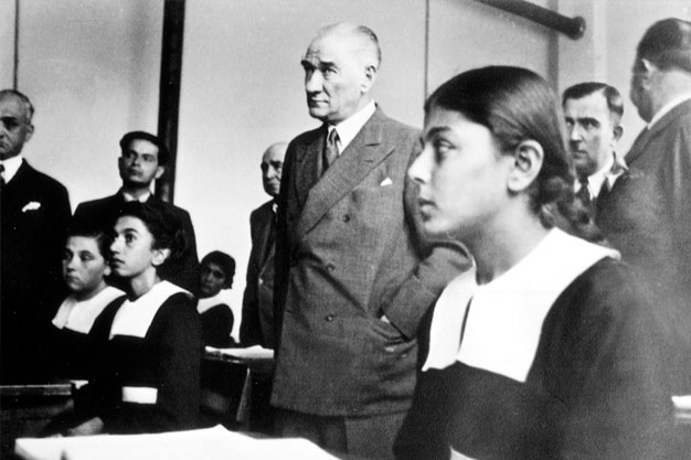 Atatürk ve çocuk sevgisi