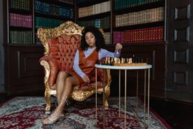 Makamların gölgesindeki benlik: Olduğun gibi var olmak