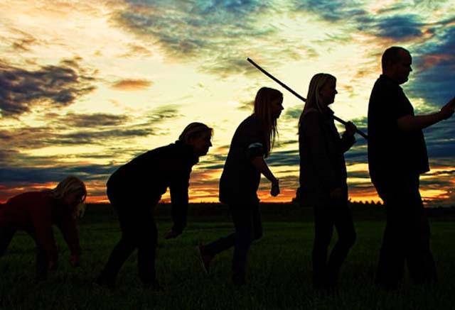 İnsan her şeyi sonradan kazanır