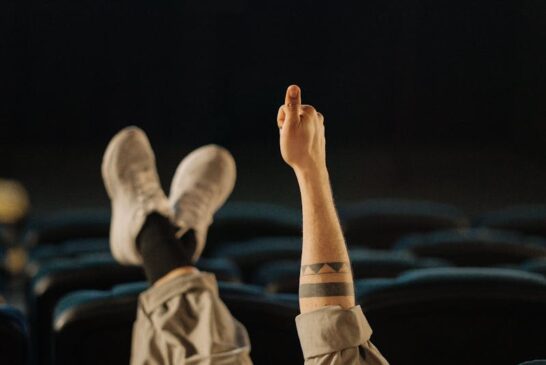 Hangi senaryoyu yazdıysan o senaryonun “film”ini izliyorsun…